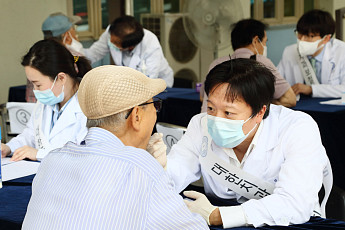 7월 1일은 ‘틀니의 날’…대한치과보철학회, ‘치과버스 검진’ 행사 진행