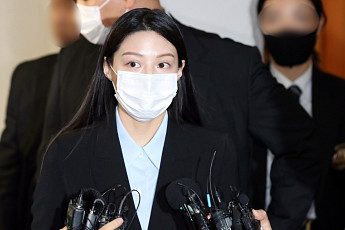 檢 “조민, 2주 체험활동하고 논문 1저자…허위 경력”