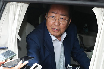 與, ‘물난리 중 골프’ 홍준표에 
