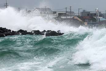 태풍 카눈, 남해안 300㎞ 접근…내일 아침 상륙할 듯