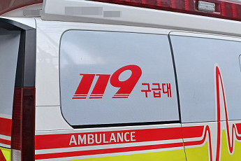 서대문구 홍은초 인근서 상조회사 버스 전신주 충돌 사고⋯'일대 정전' 안전재난문자 발송