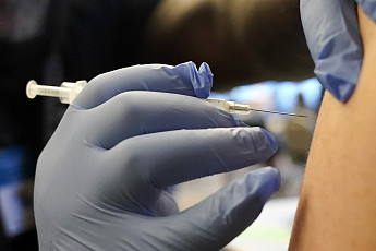 대상자 아닌데 코로나 백신 접종한 방역당국 공무원…대법 “직권남용 아냐”