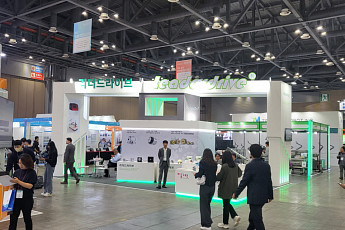 [르포] 역대 최대 규모 ‘2023 로보월드’…주차로봇 등 신기술 다 모였네