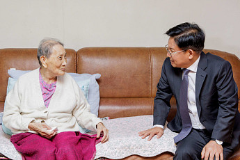 마포구, 100세 이상 어르신에 장수축하금 100만원 지급