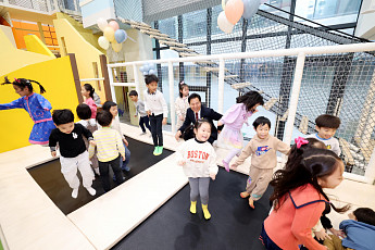 [포토] 서울시립 키즈카페 1호점 개관식 찾은 오세훈