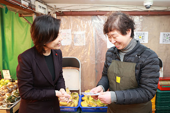 소상공인ㆍ전통시장 업계 “디지털 전환 가속화ㆍ소비침체 등 시장 어려움 여전”
