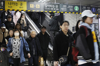코로나가 ‘여전히’ 무서운 사람들 [엔데믹은 남 얘기]