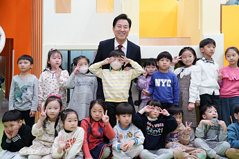 첫째 아이 돌봄부터 등하원·병원 동행까지…‘서울형 아이돌봄’ 100억 투입