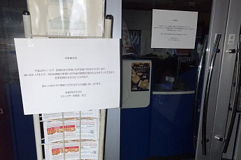 '코딱지 피자' 논란…잇따른 ‘위생 테러’에 소비자는 심란