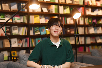 황인찬 시인, '천상병시문학상' 수상…