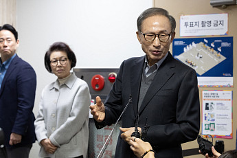 이명박 “정치가 대한민국 수준에 안 맞아” [4.10 총선]