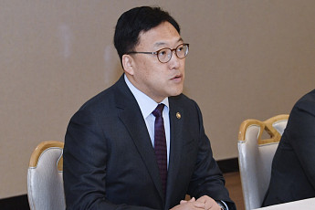 기재차관 