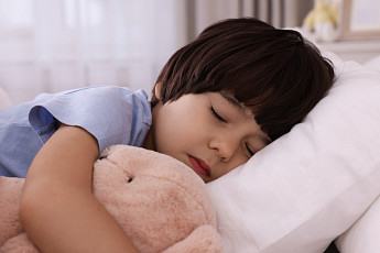 업무에 시달려 잠 못 잔 당신, 주말 몰아자기 도움될까?[e건강~쏙]