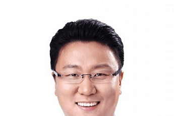 [기고] 중년 남성 괴롭히는 ‘오십견’, 대체 뭐길래?