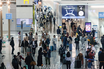 한국 '어린이날', 일본 '골든위크', 중국 '노동절' 연휴...도심 ‘북적'