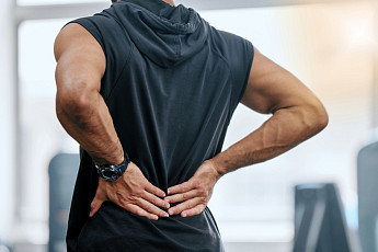 젊다고 방심했다간…모르는 새 척추 굳는 ‘강직성 척추염’ [e건강~쏙]