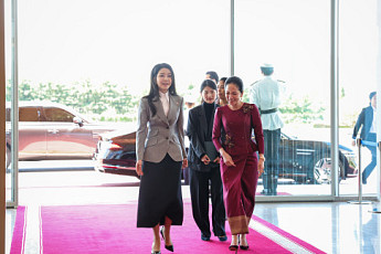 캄보디아 오찬에 나온 김건희 여사 '153일만'...최태원 회장도 참석