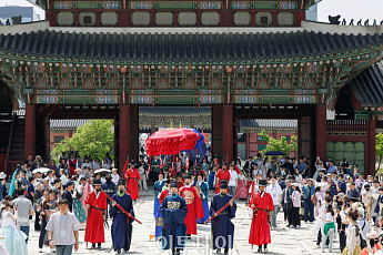 '왕과 함께 산책을', 국가유산청 출범 맞이 국가유산 무료 개방 [포토]