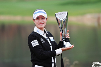 박민지, 장하나 제치고 KLPGA 통산 상금 1위…통산 최다 우승 기록도 정조준