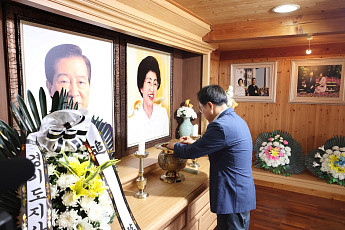 김동연 경기지사, 김대중 생가 방문...