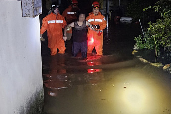 전남에 쏟아진 폭우…집·주차장 잠기고 주민 대피 '현장 모습' [포토]