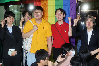 '동성 부부' 건강보험 피부양자 인정, 어떻게 진행되나