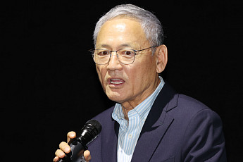 문학작품 낭독 행사…유인촌 