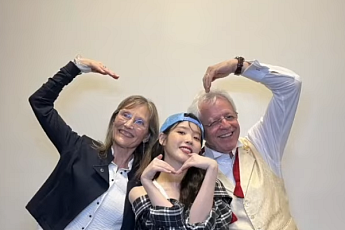 아이유 만난 미국 할아버지…'성덕' 됐다