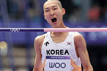 우상혁, 높이뛰기 예선 공동 3위 '결승' 진출 확정…金 향해 껑충 [파리올림픽]