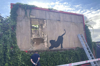 익명의 예술가 뱅크시, 런던 곳곳에 동물 벽화...우울한 사회에서 '빛' 찾기