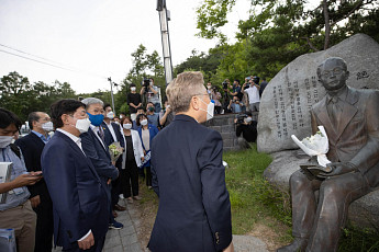 이재명 “尹정권, 日 역사세탁에 퍼주기만...부끄러운 광복절”