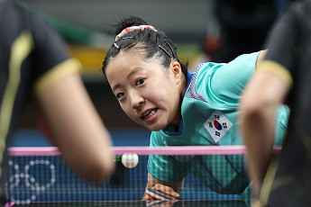 '14경기 강행군' 신유빈, 결국 어깨 부상…한 달 휴식키로