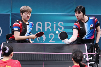 서수연-윤지유, 탁구 여자복식 은메달…결승서 중국에 져 [파리패럴림픽]