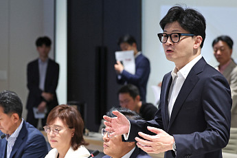 구미 산단 찾은 한동훈 “반도체 산업이 韓 우상향 결정”