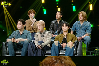 '학폭 인정' 박경, '블락비' 7년 만의 완전체 무대에 눈물…