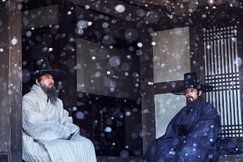 고향 오가는 시간 순삭하는 방법…소설·영화 동시에 즐기자