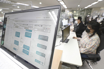 KT, AICC로 고객응대 혁신…AI 상담사가 맞춤형 답변 제공한다 [뉴테크]