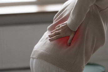 허리 디스크 증상과 유사한 ‘이 질병’…고령일수록 주의 [e건강~쏙]