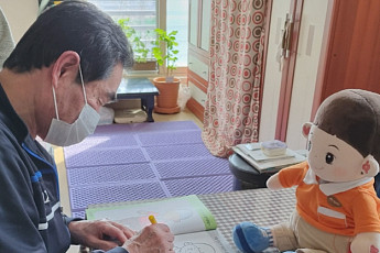 “오늘은 노인의 날”…서울 곳곳 어르신 돌봄 책임지는 로봇·AI