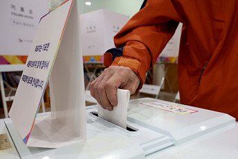 서울시교육감 보궐선거 투표하는 시민들 [포토]