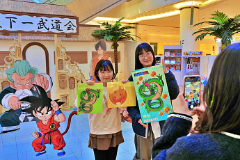 백화점 달구는 애니메이션 팝업…아케인vs드래곤볼 한판 대결