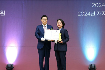 한국맥도날드, ‘고연령층 키오스크 교육’으로 교육부 장관상