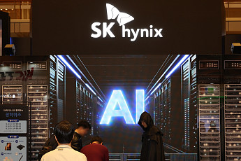 SK하이닉스도 5% 넘게 하락 마감…외인·연기금 2000억 ‘쌍끌이 투매’