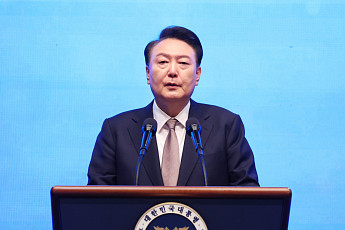 尹 “양극화 타개로 민생 활력...새로운 중산층 시대 열겠다”