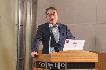 오스코텍 “자금 위해 상장해야” vs 주주 “외부 손잡아 주주권한 행사”