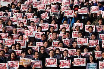 ‘계엄령 후폭풍’ 뭉치는 야권…탄핵·내란죄 고발 압박