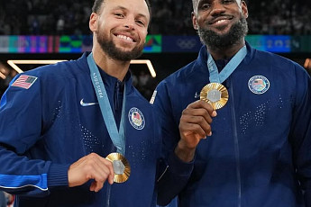 르브론 vs 커리, 같은 '신'인데 취향은 정반대?…농구 황제들의 선택은 [셀럽의 카]