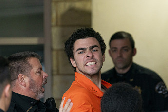 용의자가 잘 생기면 셀럽된다?...‘후광효과’에 묻힌 미 보험사 CEO 살인 사건