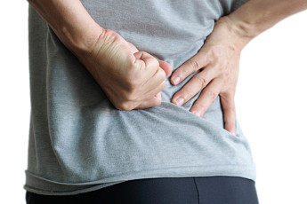 추울수록 쑤시는 허리, 어떻게 관리하나[e건강~쏙]