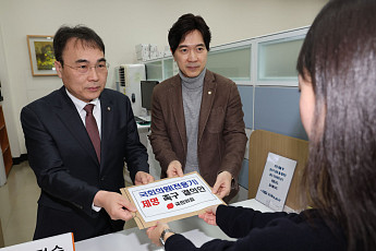 與, ‘카톡 검열’ 논란 제명 촉구…전용기 “직 걸고 가짜뉴스 대응”